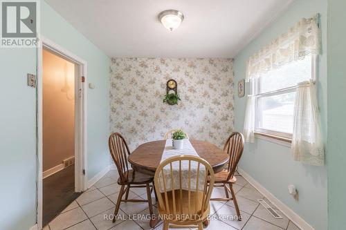 11 Brisbane Glen, St. Catharines, ON - Indoor Photo Showing Dining Room