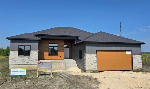 9 Thompson Avenue, Headingley, MB - Outdoor