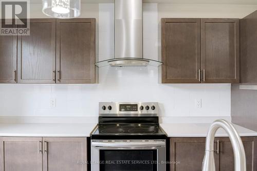 128 Sonoma Lane, Hamilton, ON - Indoor Photo Showing Kitchen