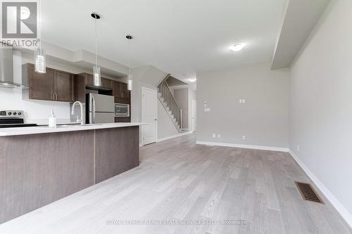 128 Sonoma Lane, Hamilton, ON - Indoor Photo Showing Kitchen