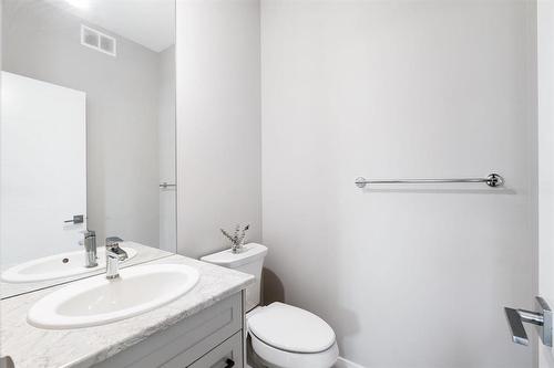 138 Ken Wong Bay, Winnipeg, MB - Indoor Photo Showing Bathroom