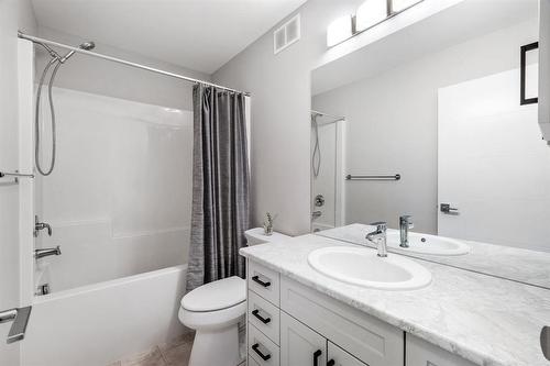 138 Ken Wong Bay, Winnipeg, MB - Indoor Photo Showing Bathroom