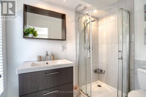 5233 Palmer Avenue, Niagara Falls, ON - Indoor Photo Showing Bathroom