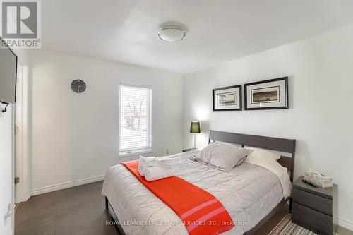 5233 Palmer Avenue, Niagara Falls, ON - Indoor Photo Showing Bedroom