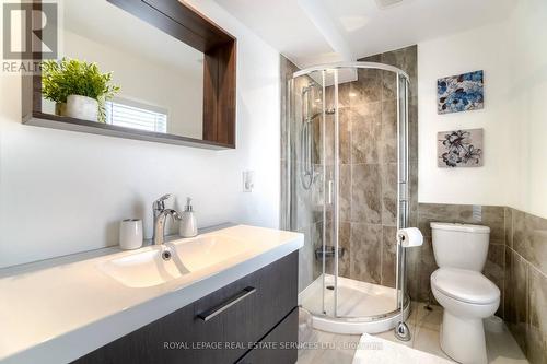 5233 Palmer Avenue, Niagara Falls, ON - Indoor Photo Showing Bathroom