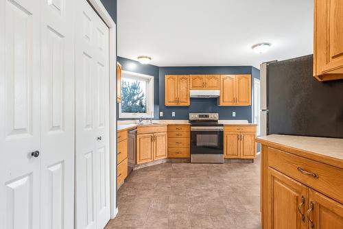 3575 Canyon Road, Spallumcheen, BC - Indoor Photo Showing Kitchen