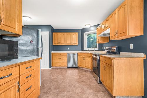 3575 Canyon Road, Spallumcheen, BC - Indoor Photo Showing Kitchen