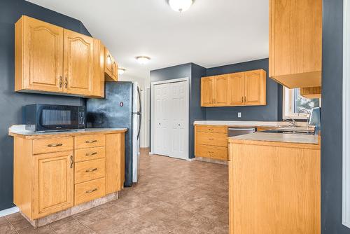 3575 Canyon Road, Spallumcheen, BC - Indoor Photo Showing Kitchen