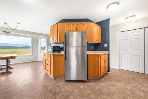 3575 Canyon Road, Spallumcheen, BC - Indoor Photo Showing Kitchen