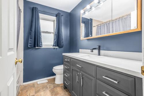 3575 Canyon Road, Spallumcheen, BC - Indoor Photo Showing Bathroom