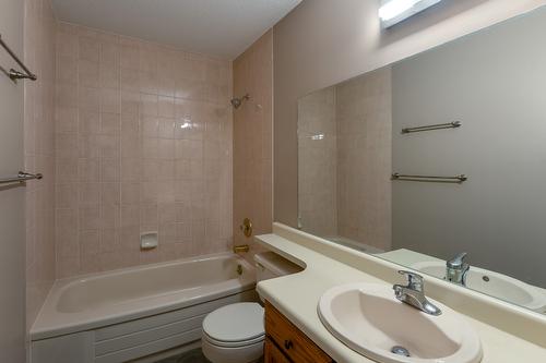 28-2200 Gordon Drive, Kelowna, BC - Indoor Photo Showing Bathroom