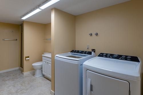 28-2200 Gordon Drive, Kelowna, BC - Indoor Photo Showing Laundry Room