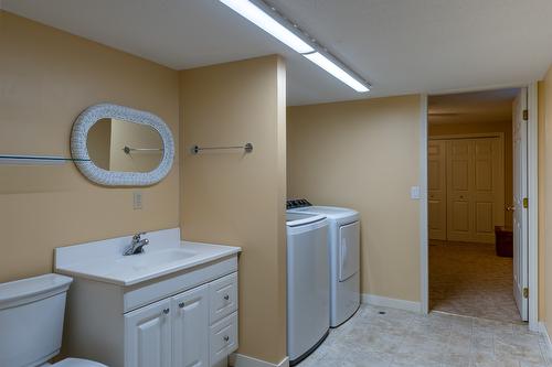 28-2200 Gordon Drive, Kelowna, BC - Indoor Photo Showing Laundry Room