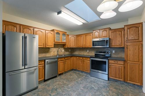 28-2200 Gordon Drive, Kelowna, BC - Indoor Photo Showing Kitchen With Double Sink