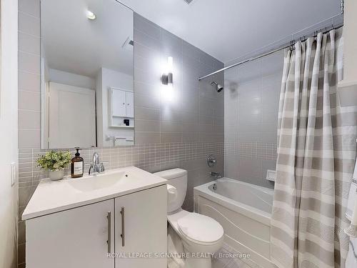 1005-120 Homewood Ave, Toronto, ON - Indoor Photo Showing Bathroom