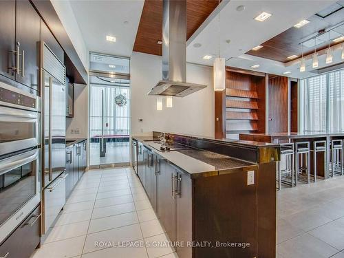 1005-120 Homewood Ave, Toronto, ON - Indoor Photo Showing Kitchen