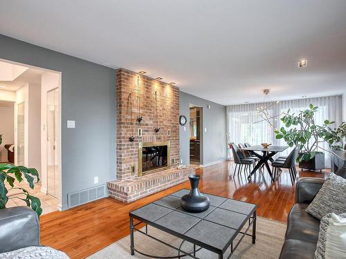 Salon - 356B Ch. Du Richelieu, Saint-Basile-Le-Grand, QC - Indoor Photo Showing Living Room With Fireplace