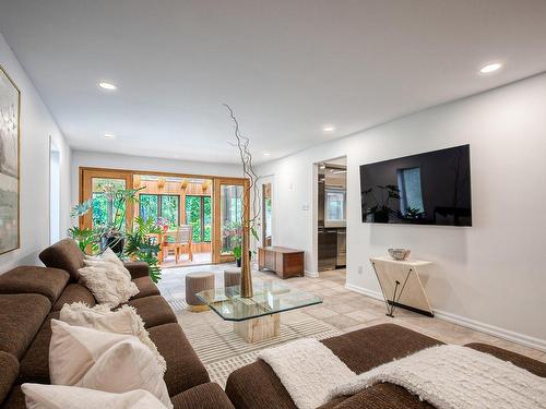 Salle familiale - 356B Ch. Du Richelieu, Saint-Basile-Le-Grand, QC - Indoor Photo Showing Living Room