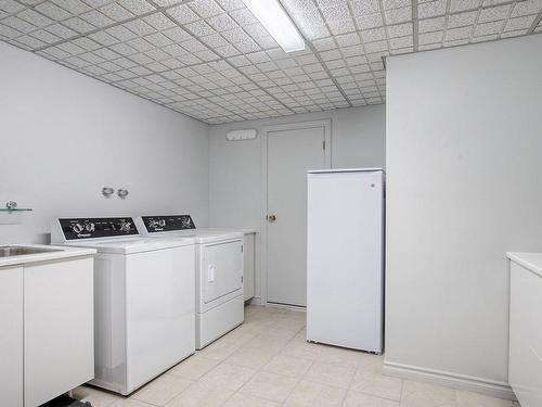 Laundry room - 356B Ch. Du Richelieu, Saint-Basile-Le-Grand, QC - Indoor Photo Showing Laundry Room