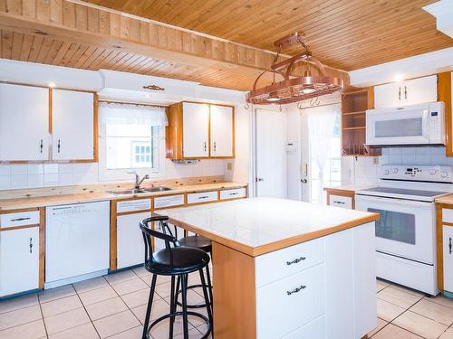 Kitchen - 288 Rue Principale E., Sainte-Hélène-De-Kamouraska, QC - Indoor Photo Showing Kitchen With Double Sink