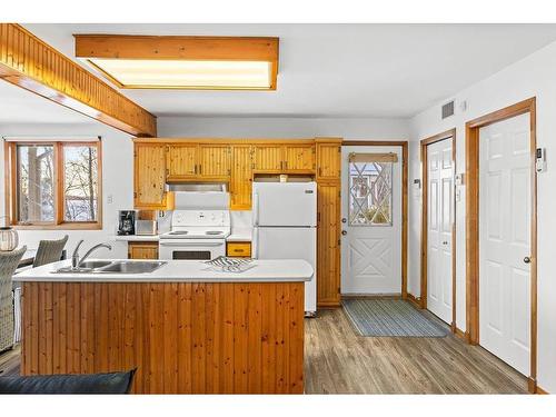 Cuisine - 1588 Ch. Du Lac-Chaud, La Macaza, QC - Indoor Photo Showing Kitchen With Double Sink