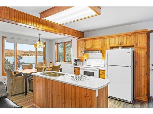 Cuisine - 1588 Ch. Du Lac-Chaud, La Macaza, QC - Indoor Photo Showing Kitchen With Double Sink