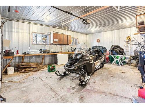 Garage - 1588 Ch. Du Lac-Chaud, La Macaza, QC - Indoor Photo Showing Garage