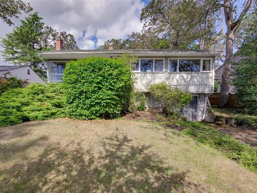 1920 Waterloo Rd, Saanich, BC 