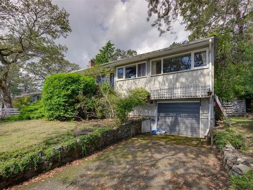 1920 Waterloo Rd, Saanich, BC 