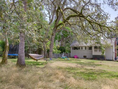 1920 Waterloo Rd, Saanich, BC 