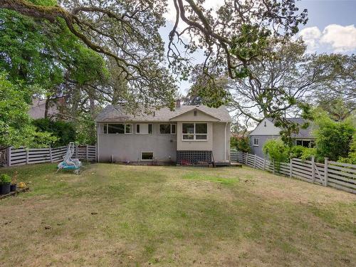 1920 Waterloo Rd, Saanich, BC 