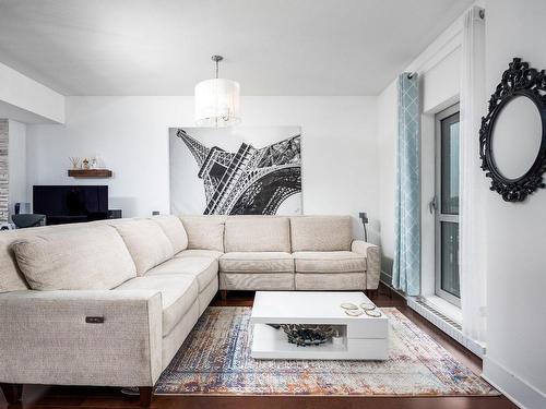 Living room - 203-801 Rue De La Commune E., Montréal (Ville-Marie), QC - Indoor Photo Showing Living Room