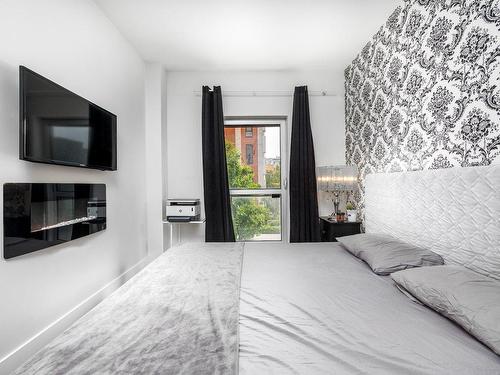 Chambre Ã Â coucher - 203-801 Rue De La Commune E., Montréal (Ville-Marie), QC - Indoor Photo Showing Bedroom