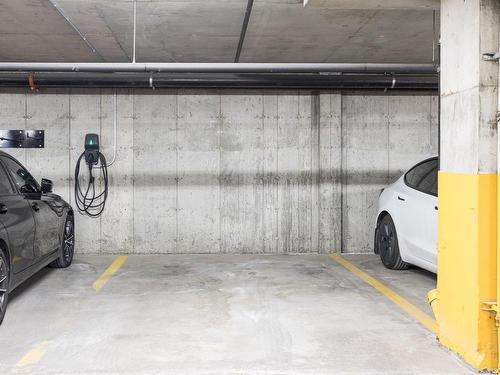 Parking - 203-801 Rue De La Commune E., Montréal (Ville-Marie), QC - Indoor Photo Showing Garage