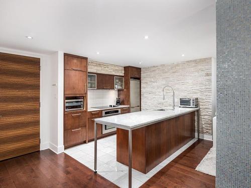 Kitchen - 203-801 Rue De La Commune E., Montréal (Ville-Marie), QC - Indoor Photo Showing Kitchen With Upgraded Kitchen