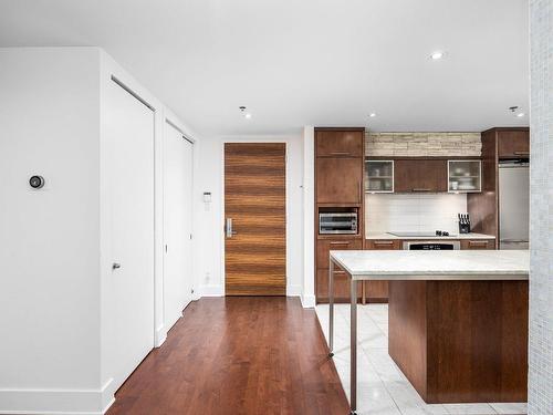 Cuisine - 203-801 Rue De La Commune E., Montréal (Ville-Marie), QC - Indoor Photo Showing Kitchen With Upgraded Kitchen