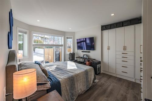 57 Greenwood Drive, Penticton, BC - Indoor Photo Showing Bedroom