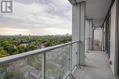 1718 - 2020 Bathurst Street, Toronto (Humewood-Cedarvale), ON - Outdoor With View With Exterior