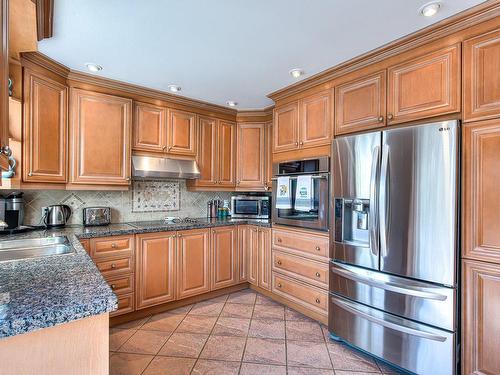 Kitchen - 265 Rue Maupassant, Dollard-Des-Ormeaux, QC - Indoor Photo Showing Kitchen With Double Sink