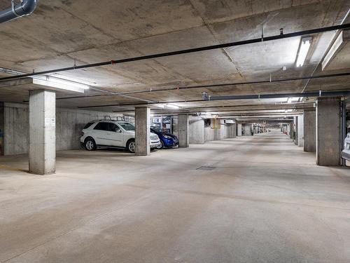 Garage - 111-100 Av. Du Golf, La Prairie, QC - Indoor Photo Showing Garage