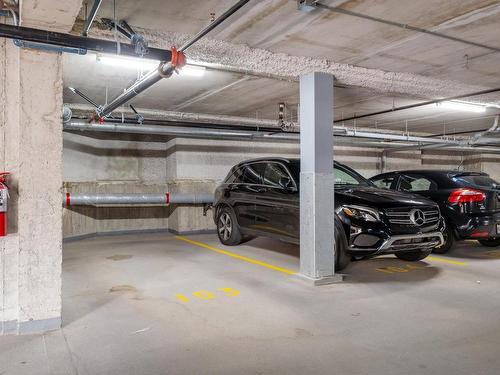 Garage - 111-100 Av. Du Golf, La Prairie, QC - Indoor Photo Showing Garage