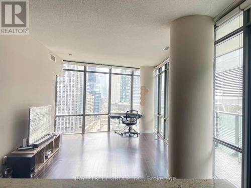 1410 - 832 Bay Street, Toronto, ON - Indoor