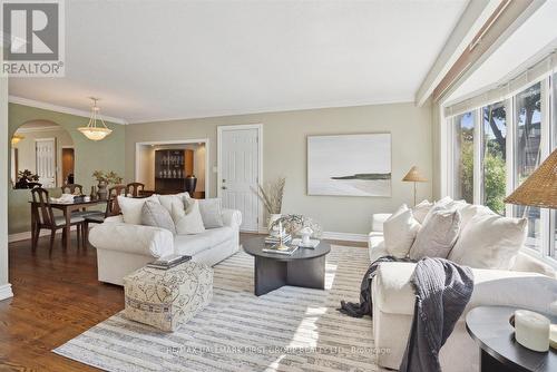 980 Essa Crescent, Pickering, ON - Indoor Photo Showing Living Room