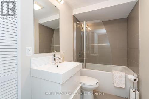 21 Duval Drive, Barrie (East Bayfield), ON - Indoor Photo Showing Bathroom