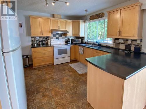 315 Alberta Place, Prince Rupert, BC - Indoor Photo Showing Kitchen With Double Sink