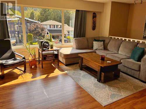 315 Alberta Place, Prince Rupert, BC - Indoor Photo Showing Living Room