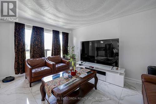 23 Rambler Place, Toronto (Glenfield-Jane Heights), ON - Indoor Photo Showing Living Room