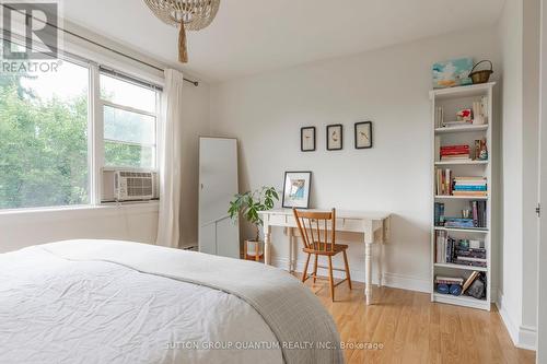 405 - 2054 Courtland Drive, Burlington (Brant), ON - Indoor Photo Showing Bedroom