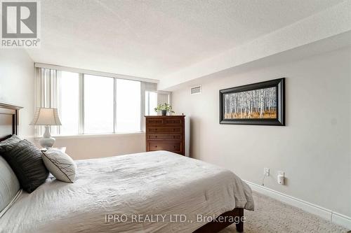 2010 - 350 Webb Drive, Mississauga, ON - Indoor Photo Showing Bedroom