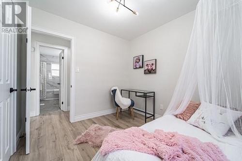 15 Greenwood Street, Hamilton, ON - Indoor Photo Showing Bedroom